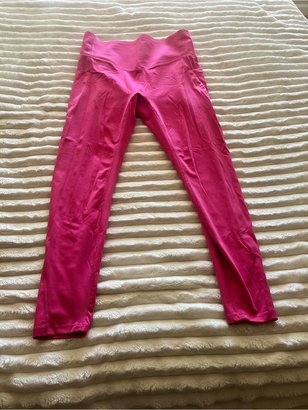 Halara butt lifting with band Barbie Pink Active cropped Leggings